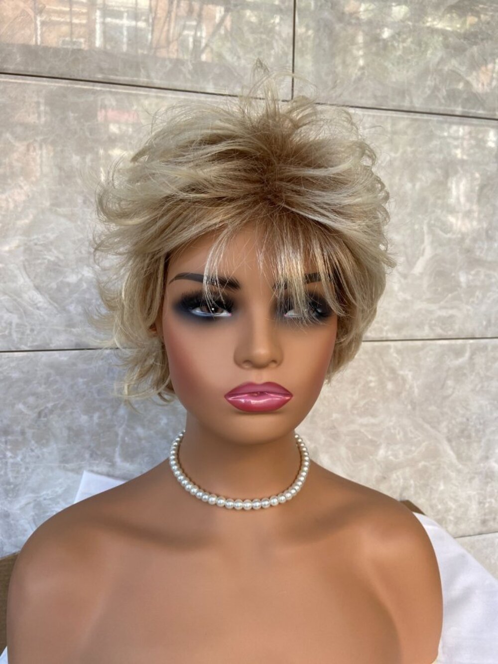Chic Short Cut Rooted Blonde Mix Synthetic Hair Wigs Women Soft